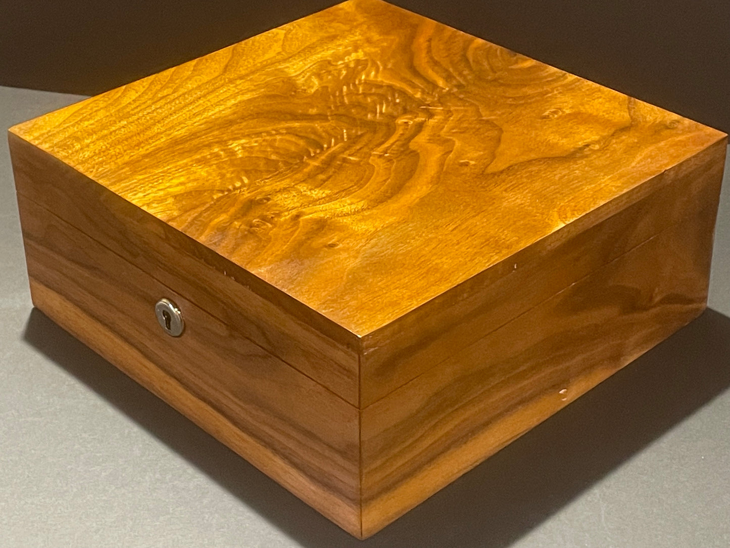 6 watch box in solid wood, choice of linings, quality fittings