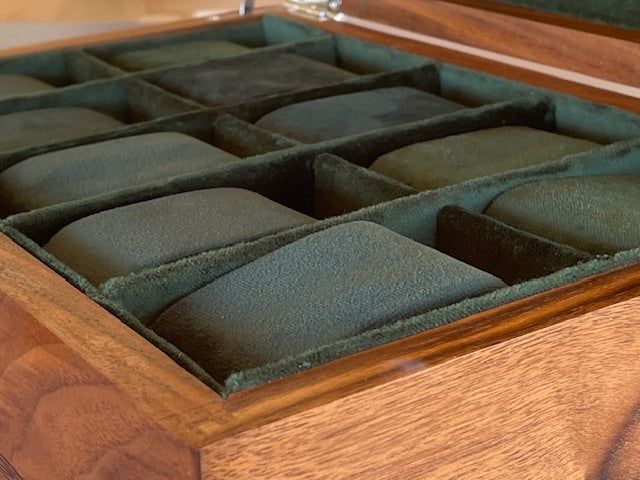 10 watch box in solid wood, choice of linings, quality fittings.