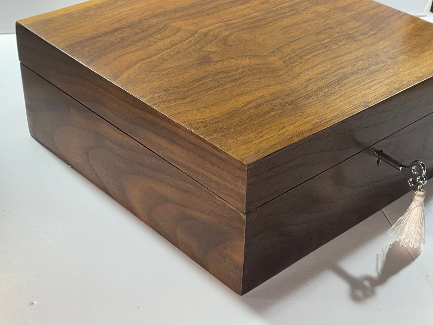 6 watch box in solid wood, choice of linings, quality fittings