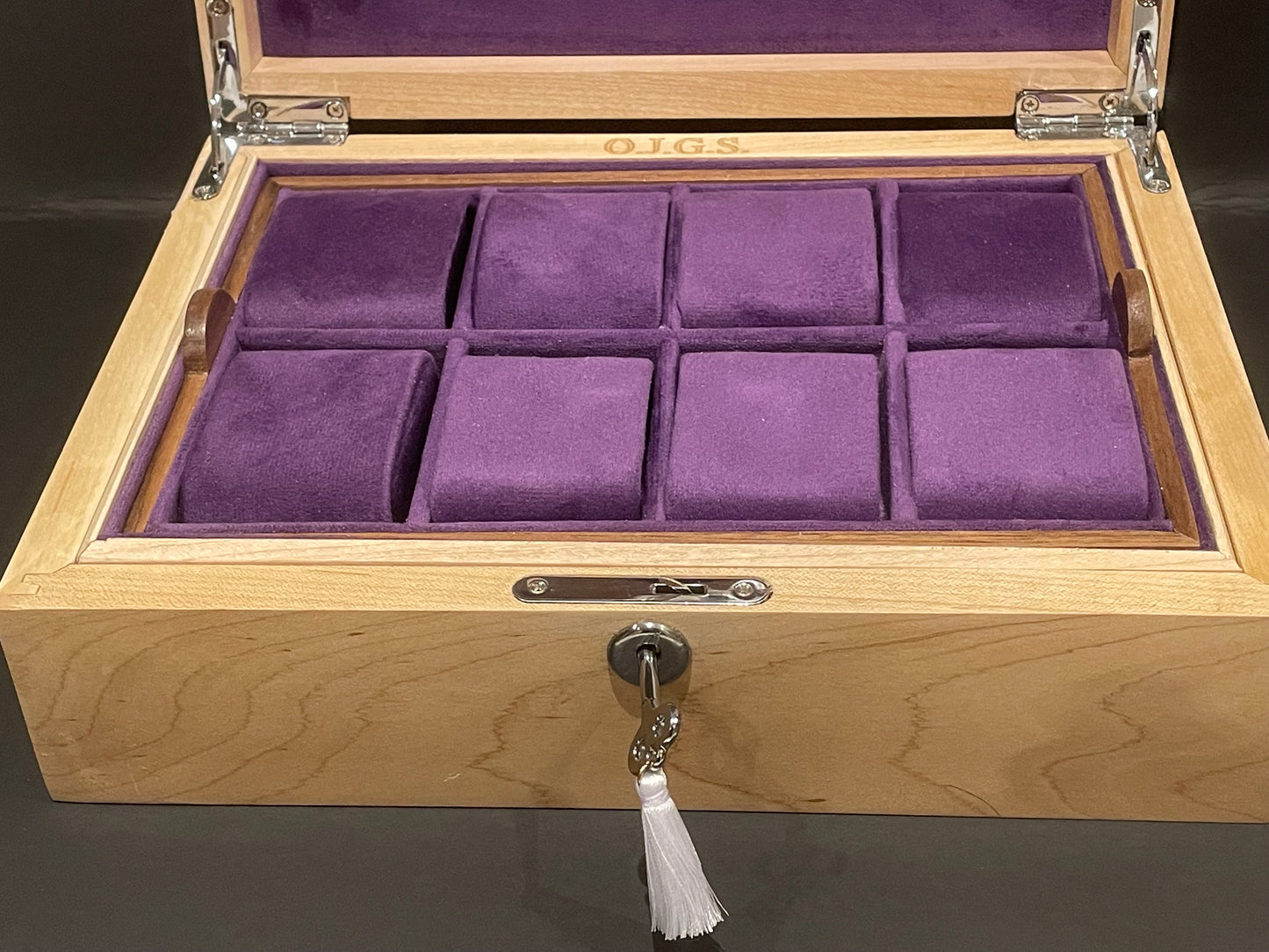 8 watch box in solid wood, choice of linings, quality fittings
