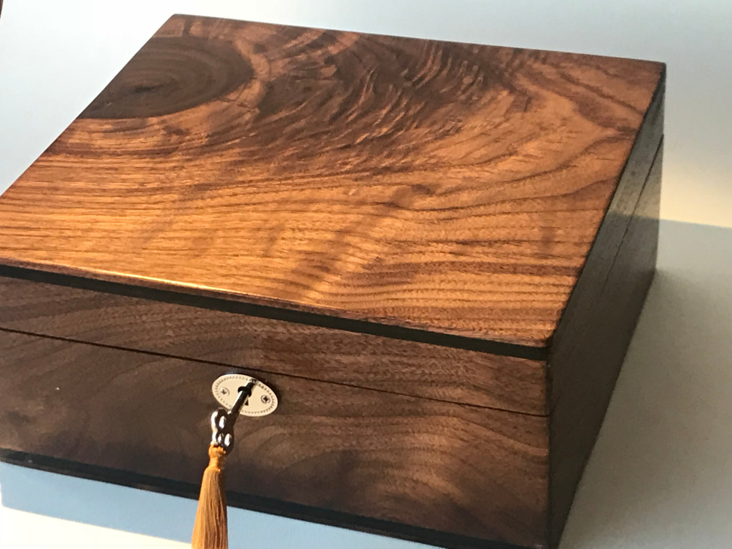 6 watch box in solid wood, choice of linings, quality fittings