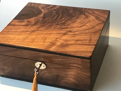6 watch box in solid wood, choice of linings, quality fittings