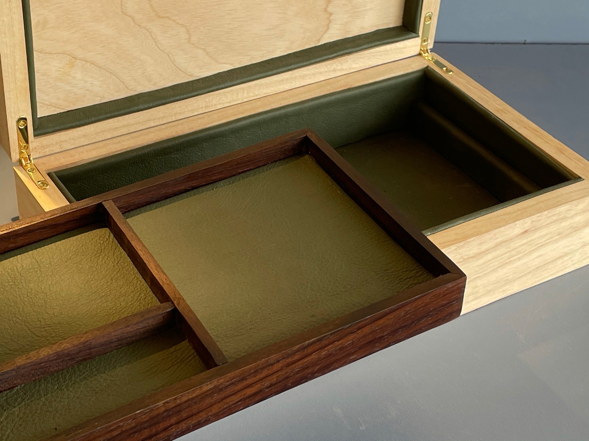 Additions Leather Lining – William Pearce Boxes