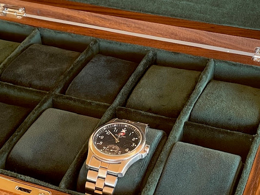 10 watch box in solid wood, choice of linings, quality fittings.